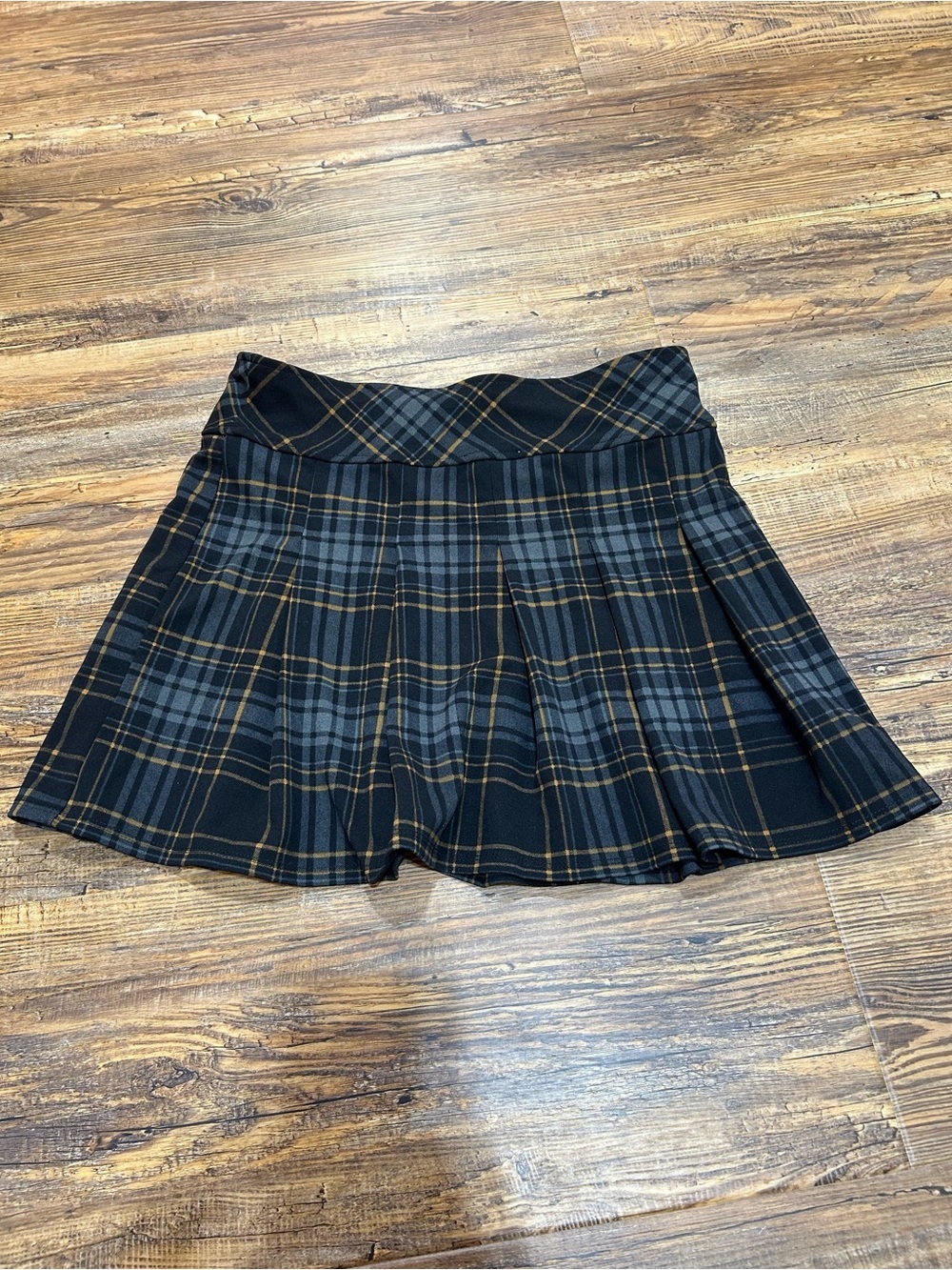NWOT Joe Benbasset Black Plaid Pleated Mini Skirt with Gold Lines - Picture 3 of 5
